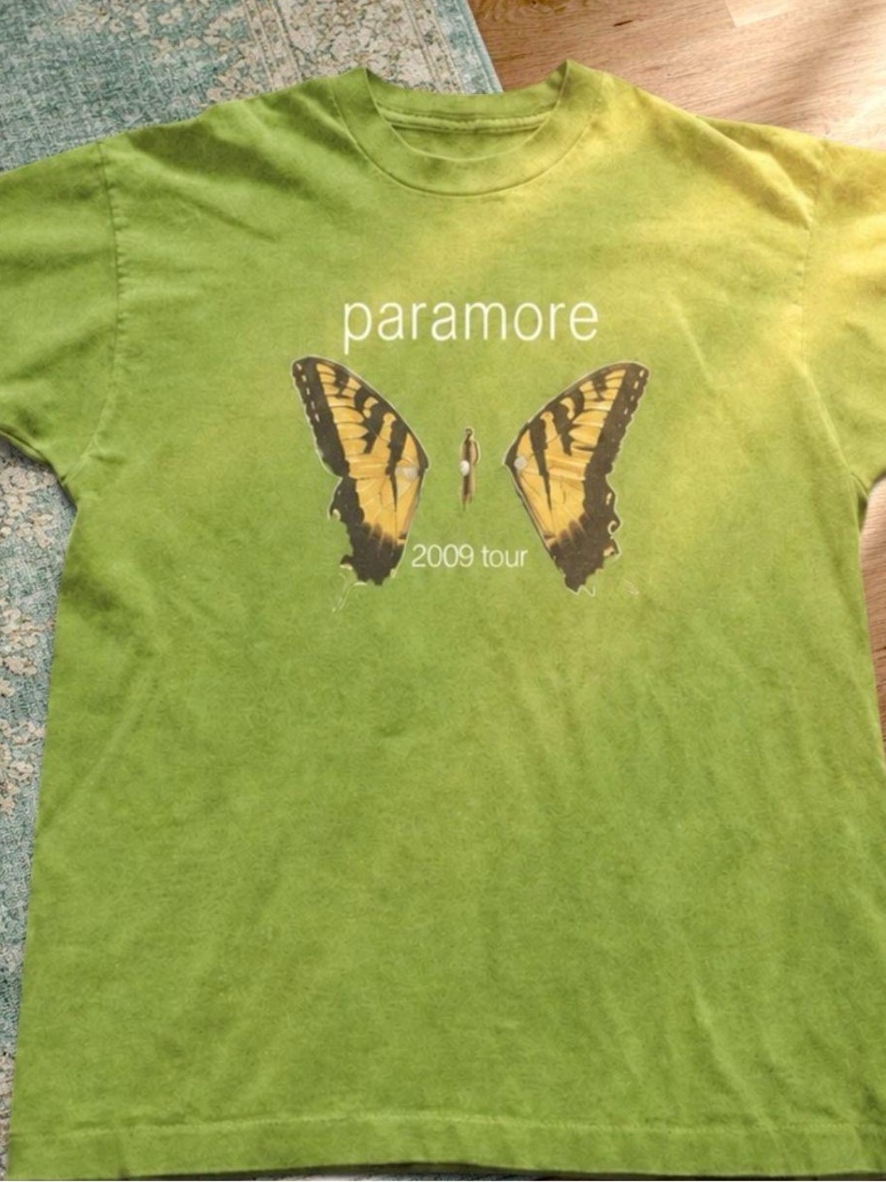 Gildan Kiwi Paramore 2009 Tour Butterfly Graphic Tee